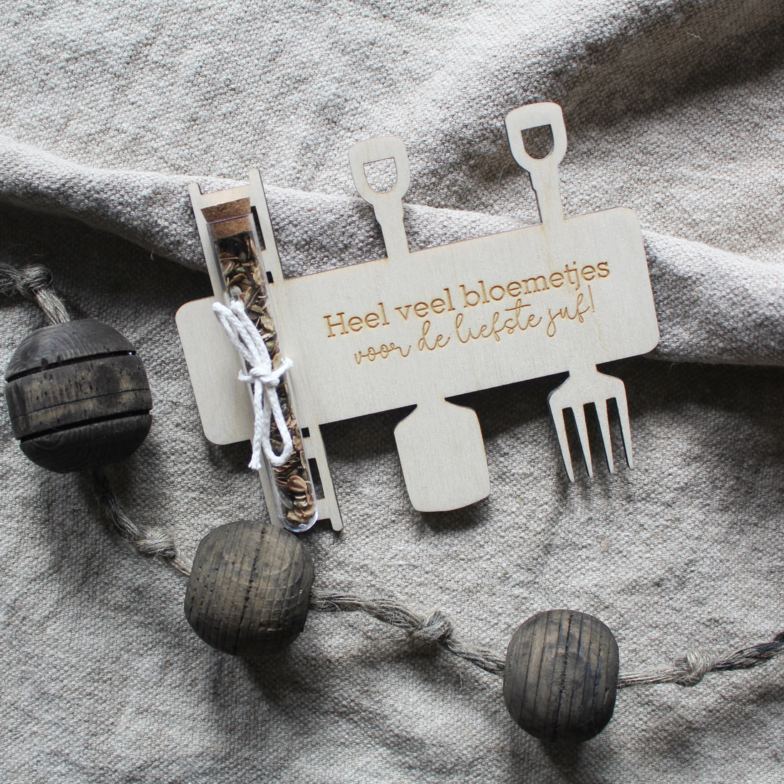 Heel veel bloemetjes voor de juf/meester! | met buisje veldbloemenmix