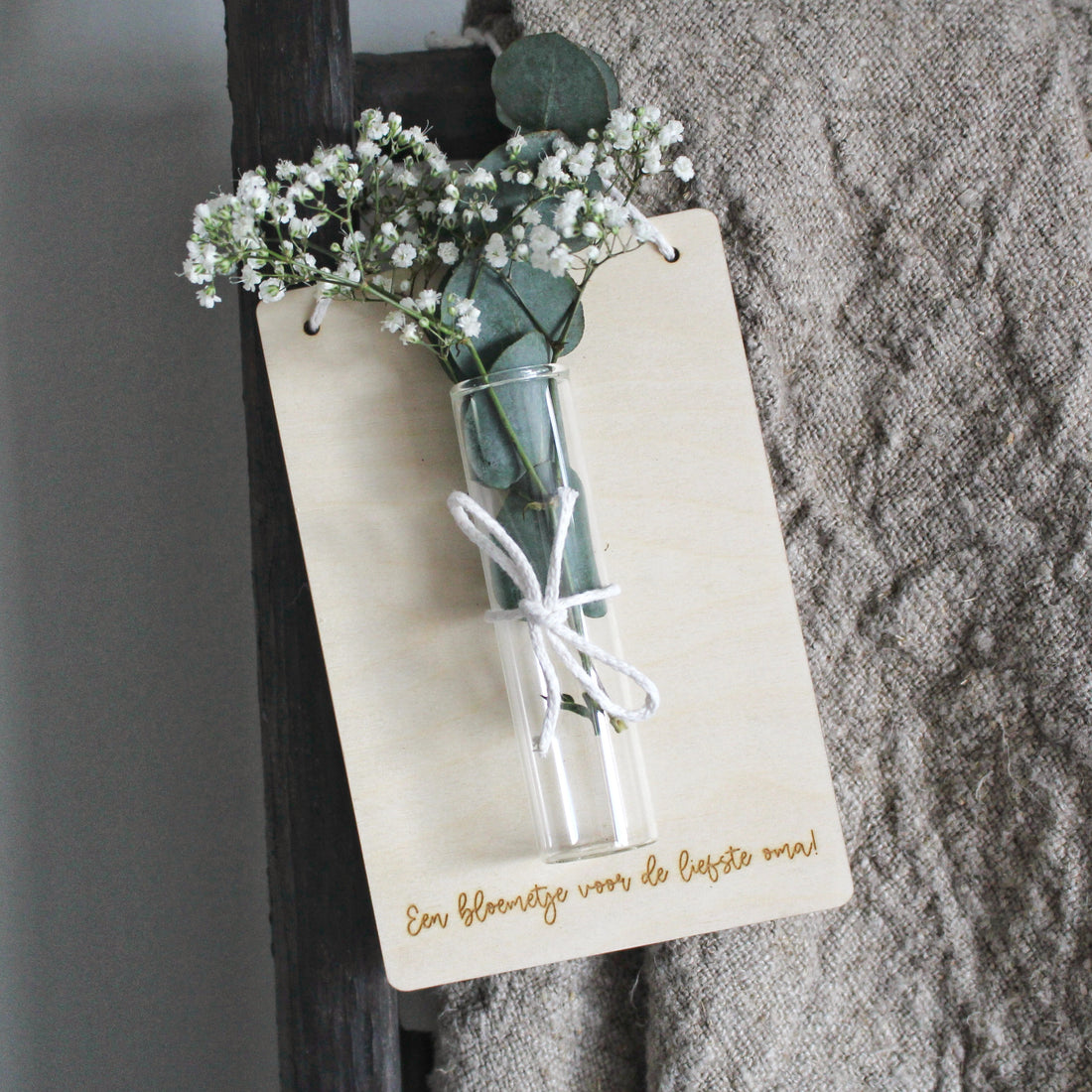 Houten kaart voor een boeketje (droog)bloemen | met buisje