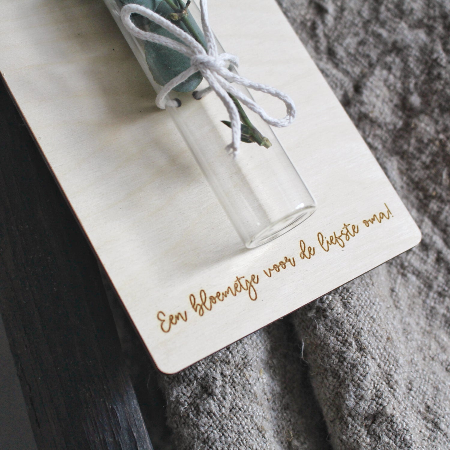 Houten kaart voor een boeketje (droog)bloemen | met buisje