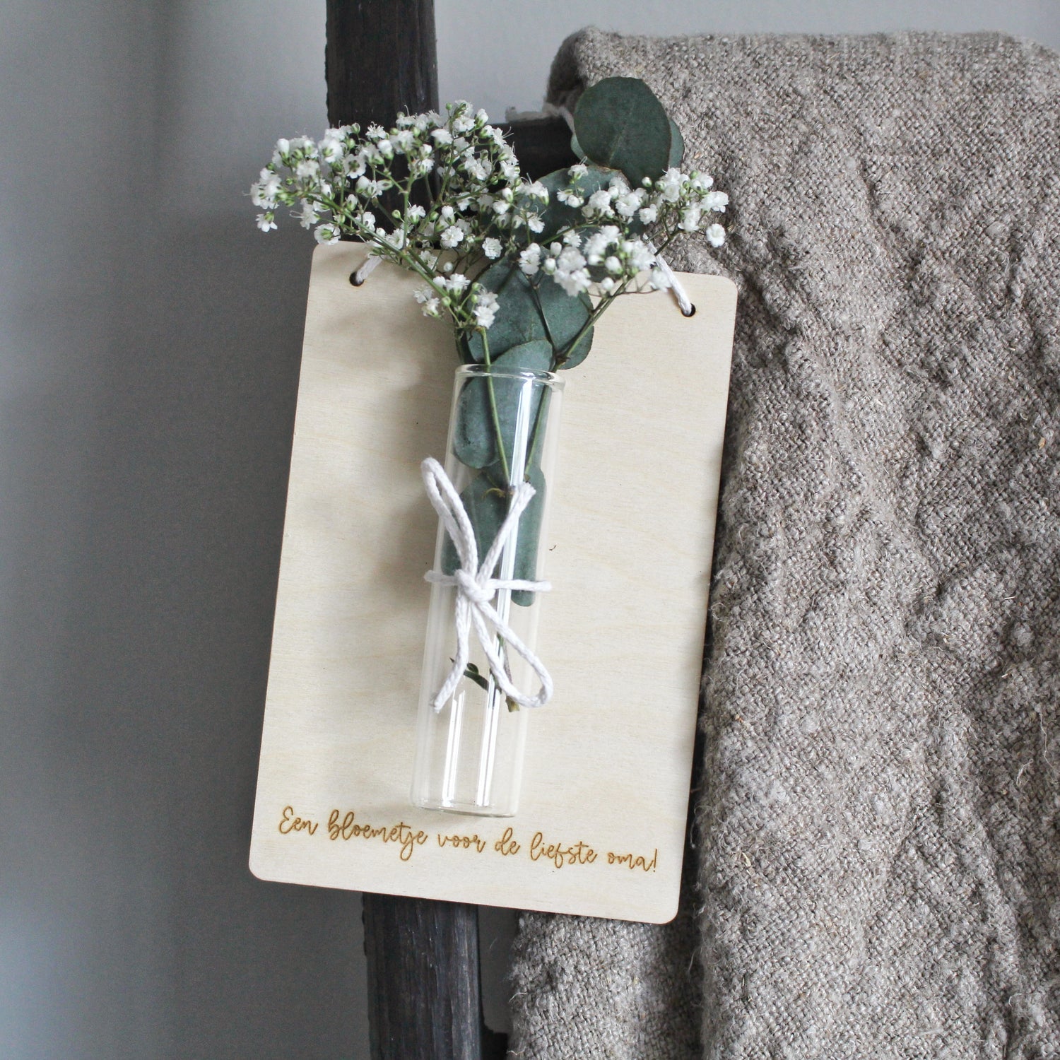 Houten kaart voor een boeketje (droog)bloemen | met buisje